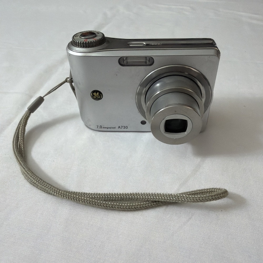 General Electric A730 Silve 2.5" LCD 7MP Digital Camera with 3x Optical forparts